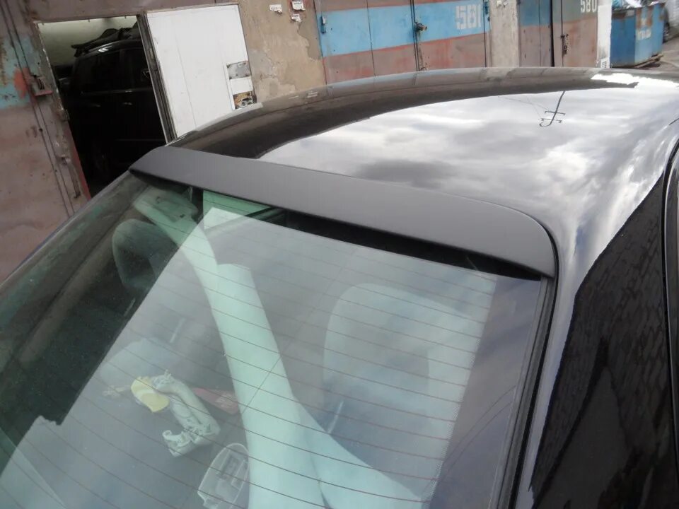 Сигнал volkswagen sharan 2000. Заднее стекло omega b. Заднее стекло опель омега. Козырёк на заднее стекло бмв е60. 73211-snb-e01.