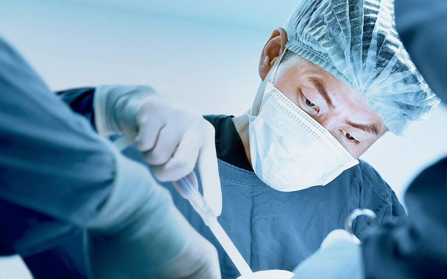 Die operation. Die operation. Die operation. Хирургическое вмешательство. Женщина в операционной.