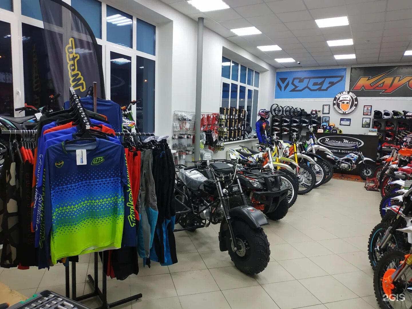 Новомосковский рынок екатеринбург. Магазин емото в екатеринбурге. E moto екатеринбург. Базовый 10 екатеринбург мотосалон емото в екатеринбурге. Мотосалон "triumph" большакова 25.