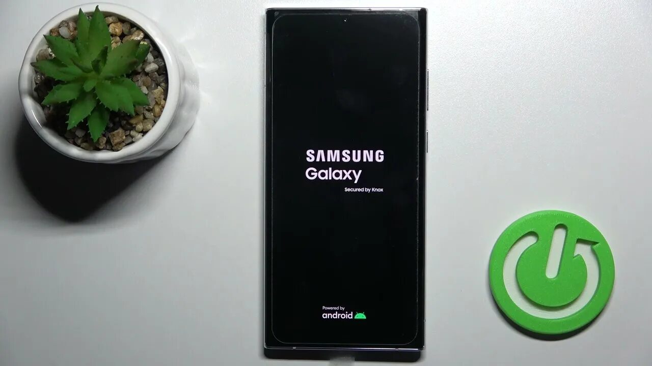 Обновление на самсунг s23. Samsung Galaxy s22 Ultra зеленый. Always on display Samsung s22 Ultra. Samsung s 22 Ultra в руках зеленый. Samsung Galaxy s22 Ultra 5g.