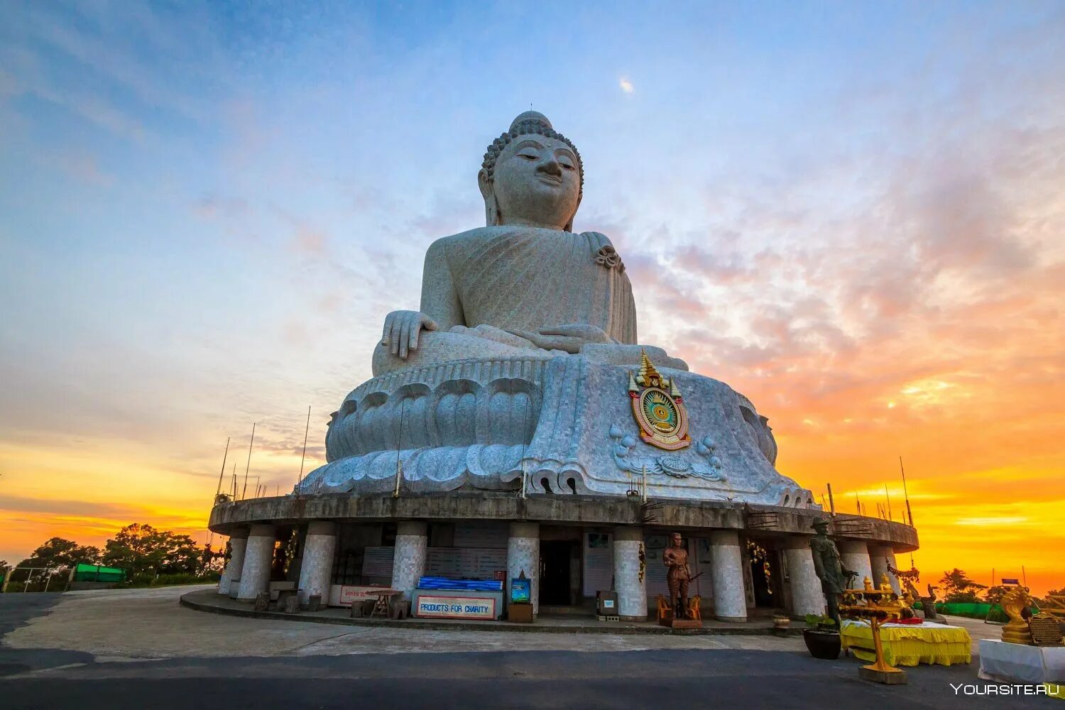Пхукет будда как добраться. Биг Будда Таиланд Пхукет. Храм Будды Пхукет. Тайланд статуя большого Будды. Храм Биг Будда.