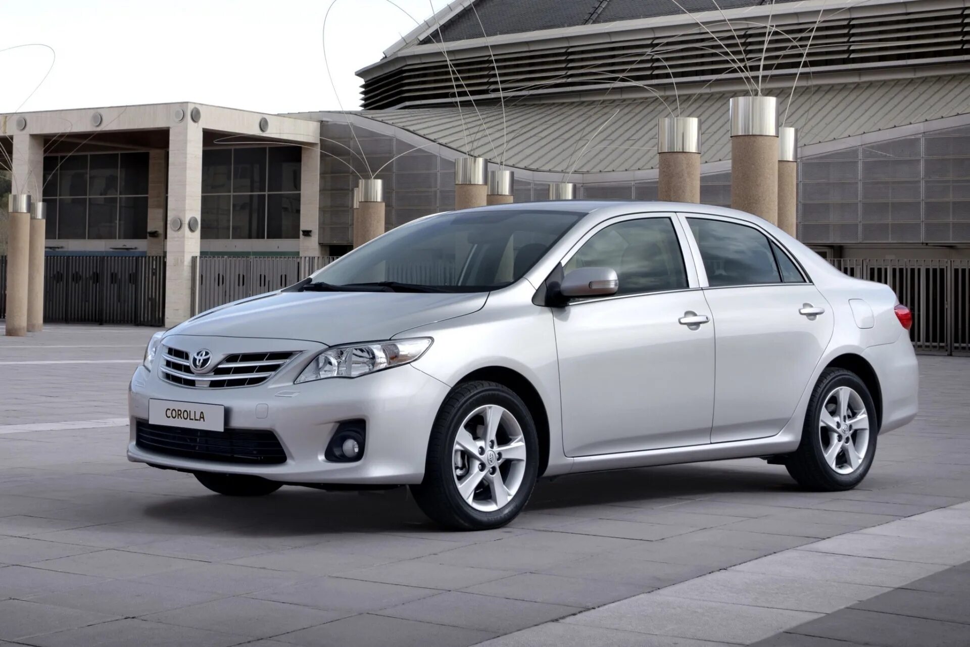 Эмблема тойота. Тойота мотор корпорейшн. Королла 2013. Toyota corolla 2010. Тойота что с ней.