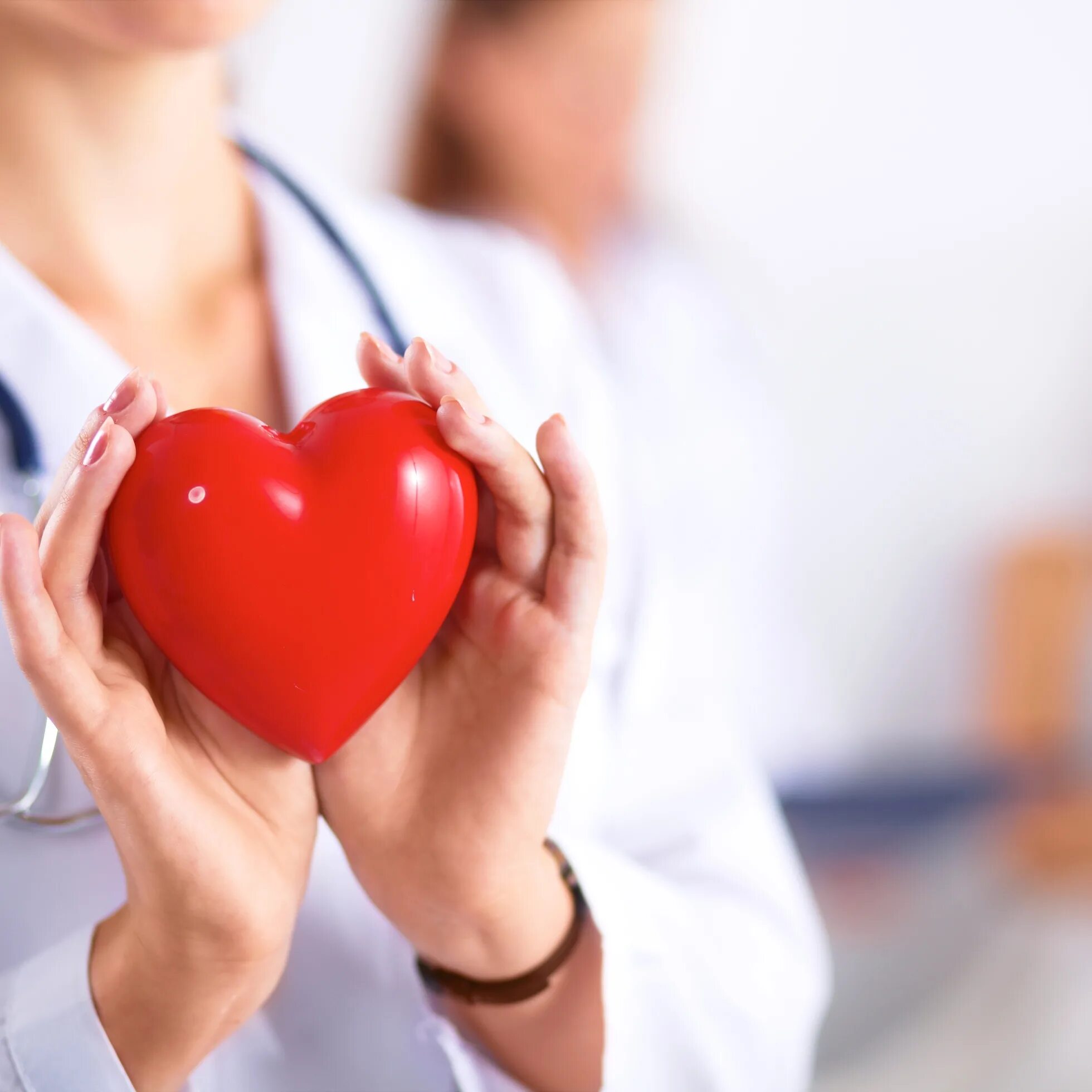 Health diseases. Сердечно-сосудистые заболевания. Медицинское сердце. Сердечно сосудистыезаблевания. Врач с сердцем.