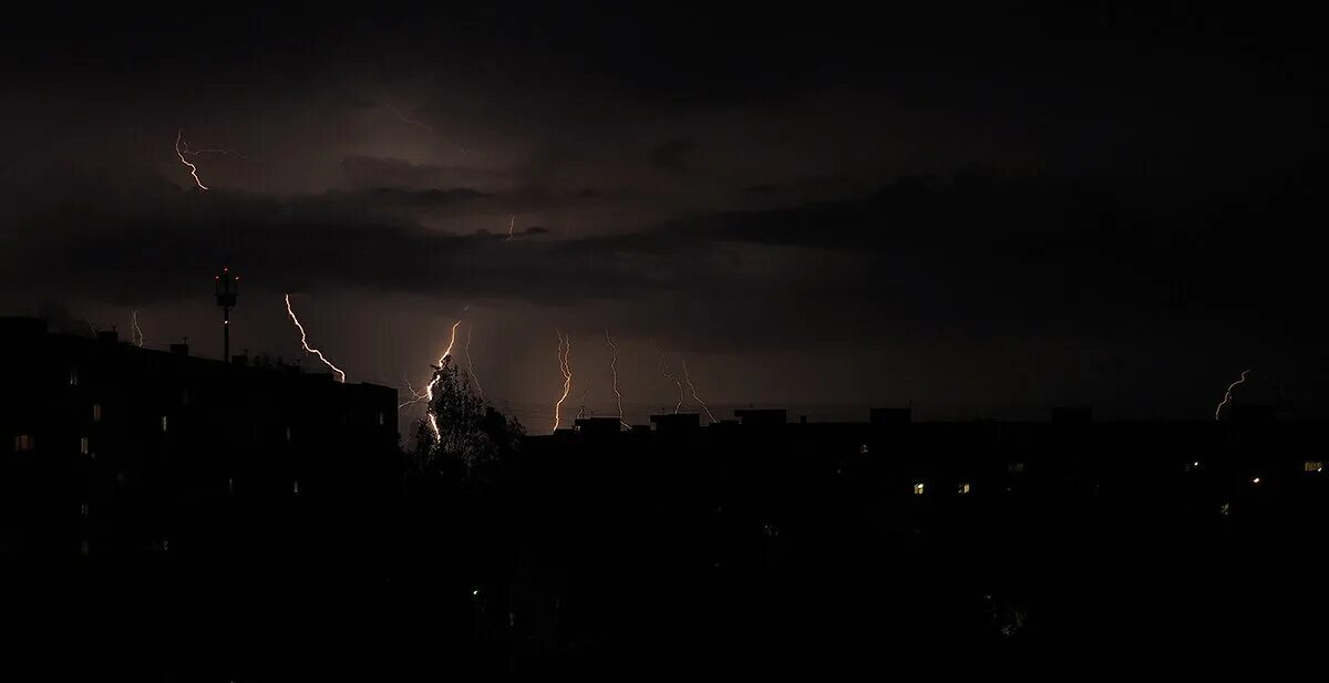 это были приключения с ночными грозами