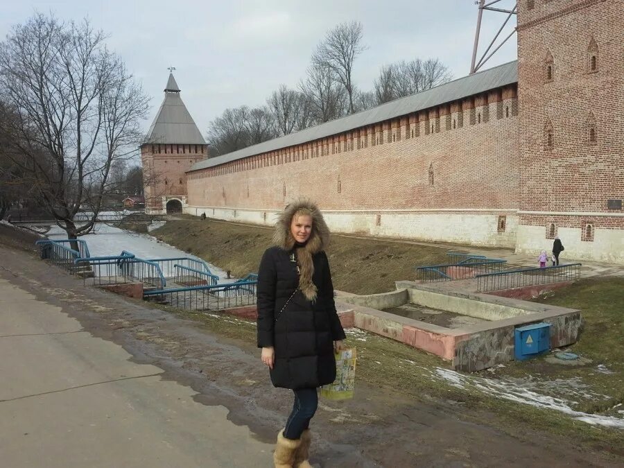 Шкуры смоленска. Смоленск люди. Фото девушек у Смоленской крепости. Чем занимаются люди в Смоленске.