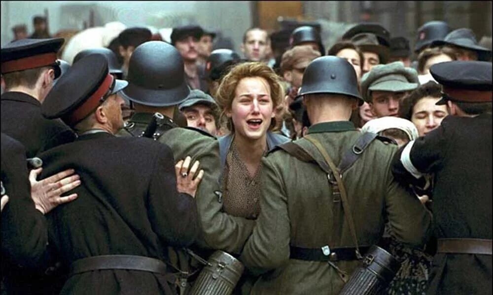 Мужчина на войне изменяет. Leelee Sobieski Uprising.