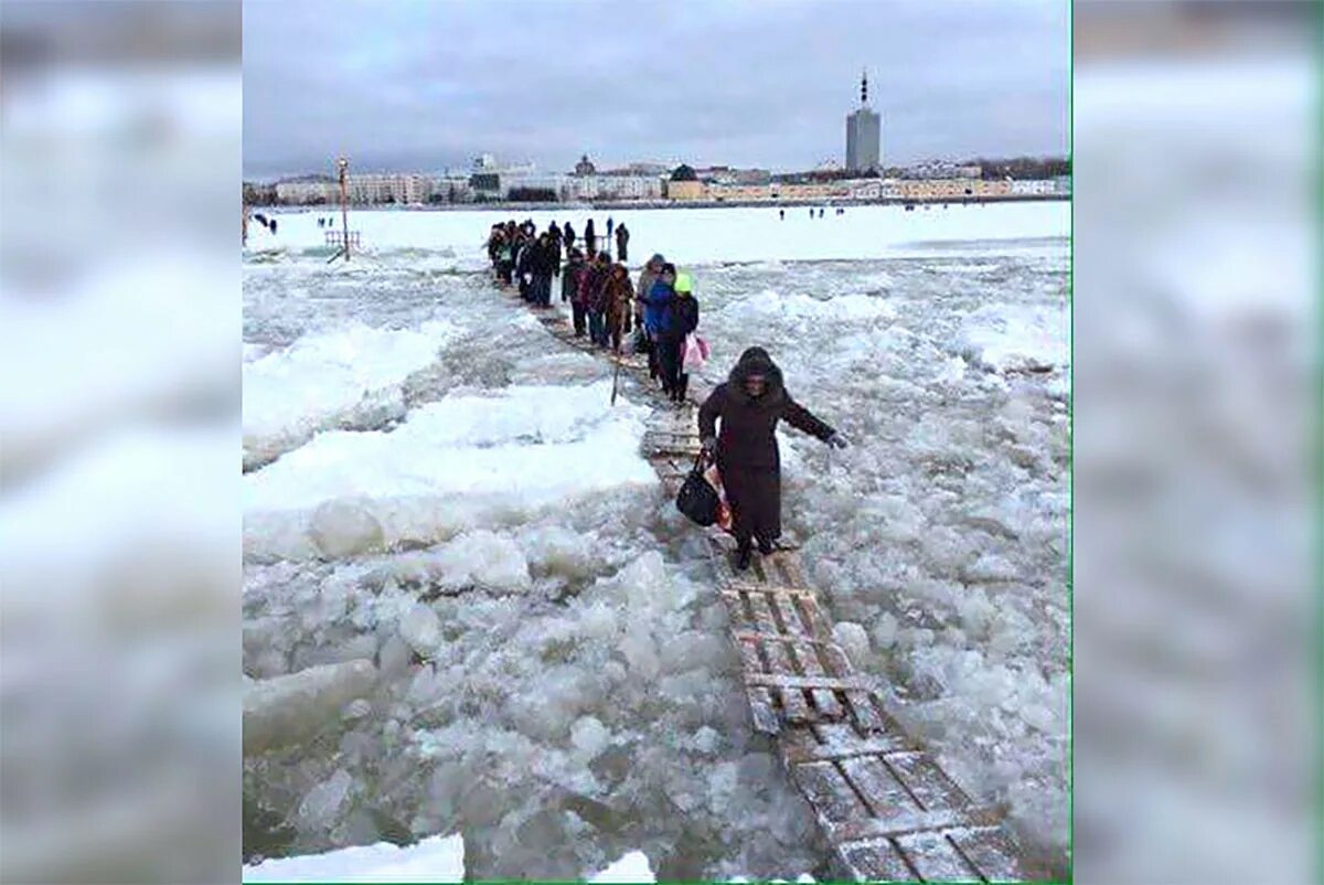 Переправа по льду. Переправа в Архангельске по льду на Кегостров. Переправа на Кегостров Архангельск. Переправа на Кегостров зимой. Переправа в Архангельске через Северную Двину.