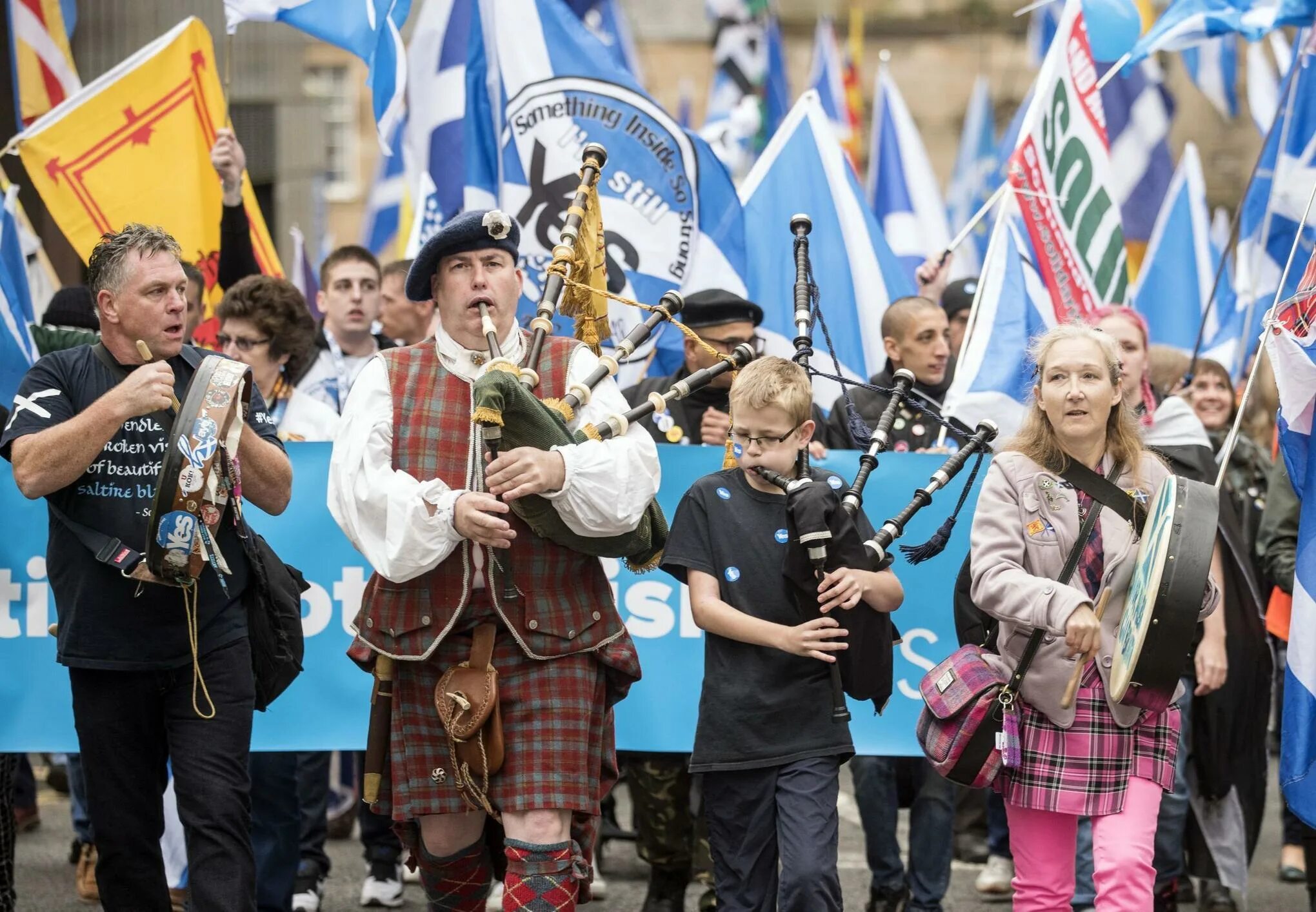 People live in scotland. Референдум о независимости Шотландии 2014. Независимость Шотландии 2022. День независимости Шотландии. Население Шотландии.