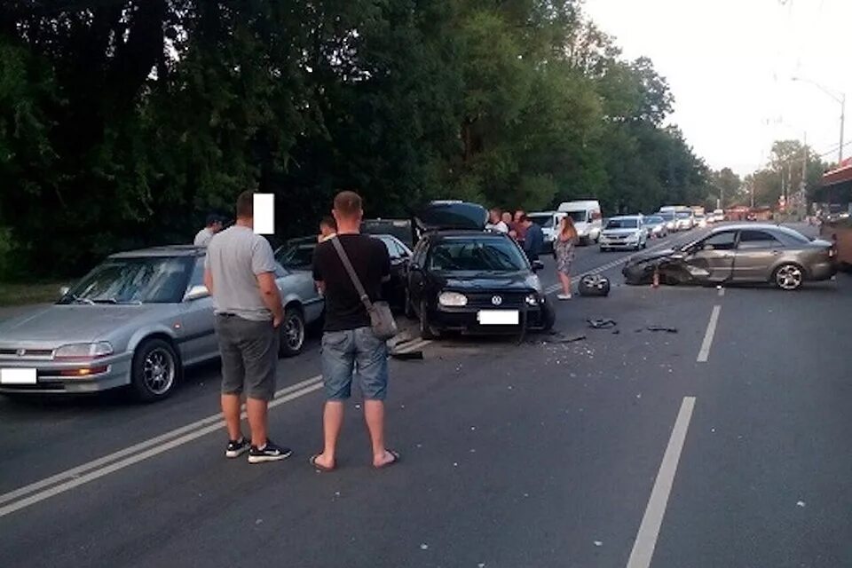 Дорожные происшествия в полосе. Авария с дорожными рабочими. Дтп на трассе уфа оренбург. Трасса р-132 калуга-тула-михайлов-рязань. Нарушение правил обгона аварии.
