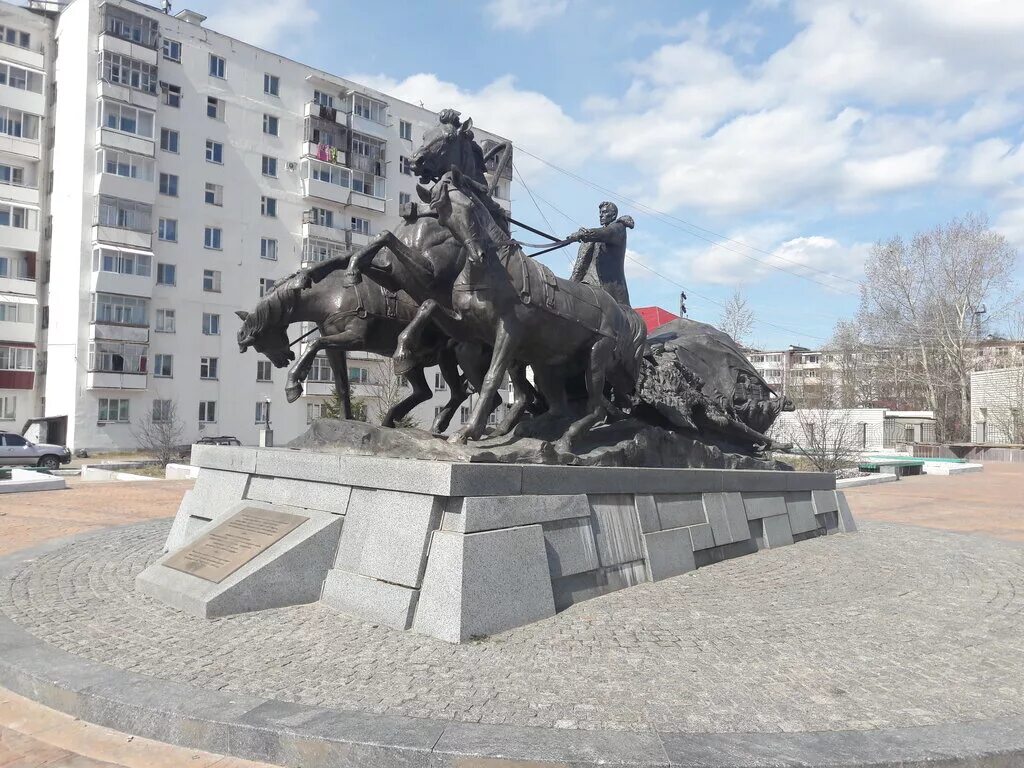 церетели статуя фонтан тройка битца. церетели статуя фонтан тройка битца. статуи лошадей в москве битца. скульптура тройка в ленске. памятник 3 коня.