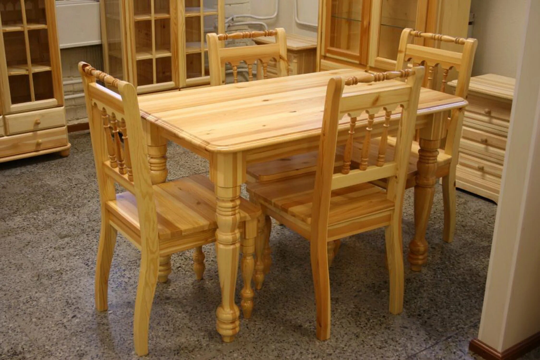Стол стул где купить. Стол из дерева. Столы и стулья из дерева. Красивый деревянный стол. Красивая деревянная мебель.