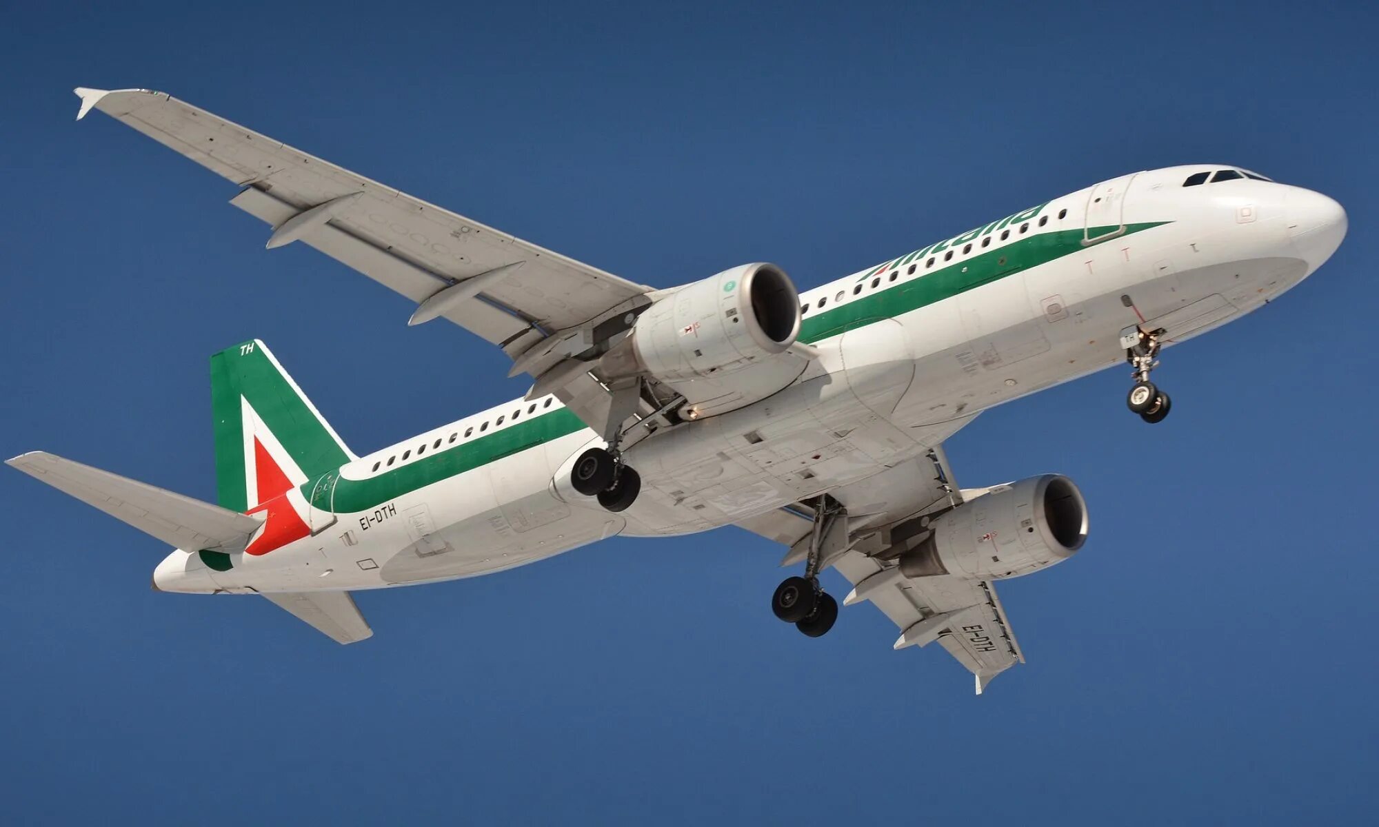 Алиталия авиакомпания. Итальянская авиакомпания Alitalia. Алиталия самолёт. Звуковой самолет. Звук самолета mp3