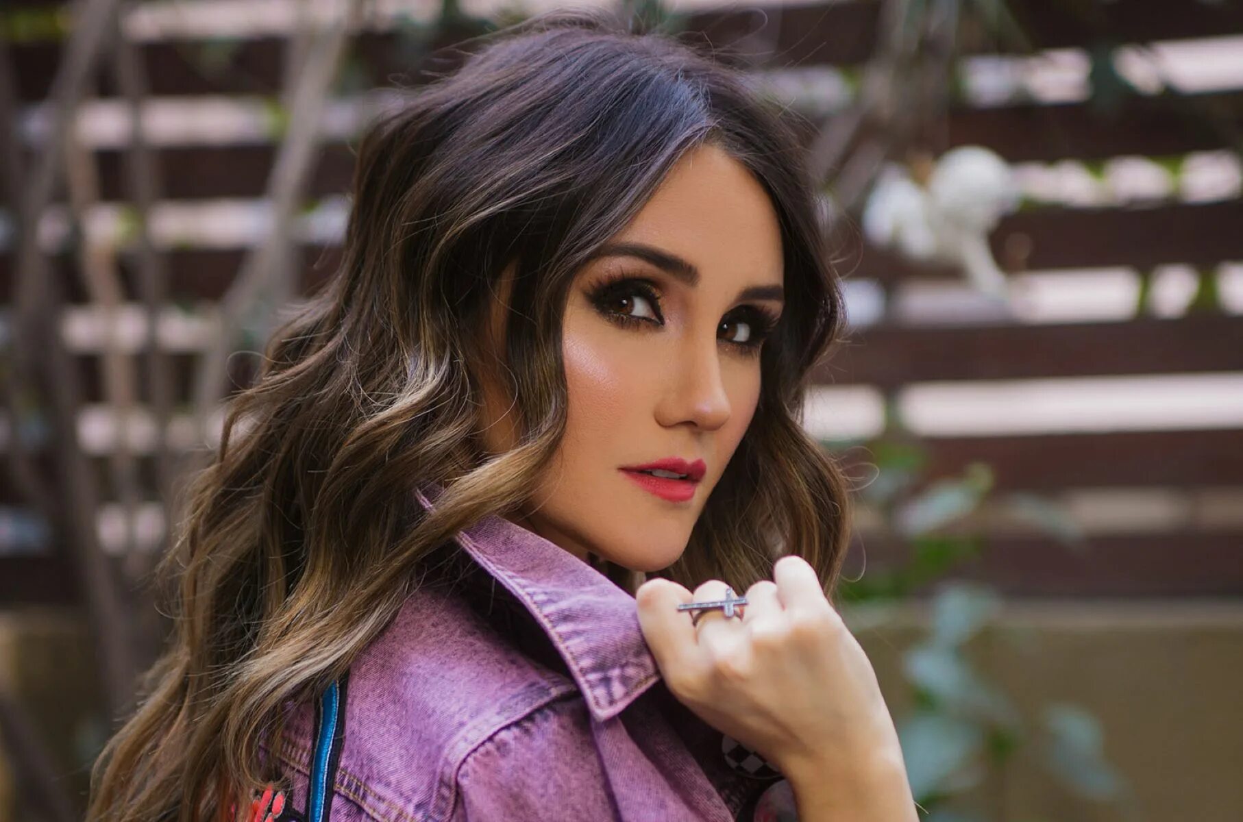 Dulce dailin. Dulce maria 2023. Dulce. Рыжие знаменитости девушки. Девушка с красными волосами.