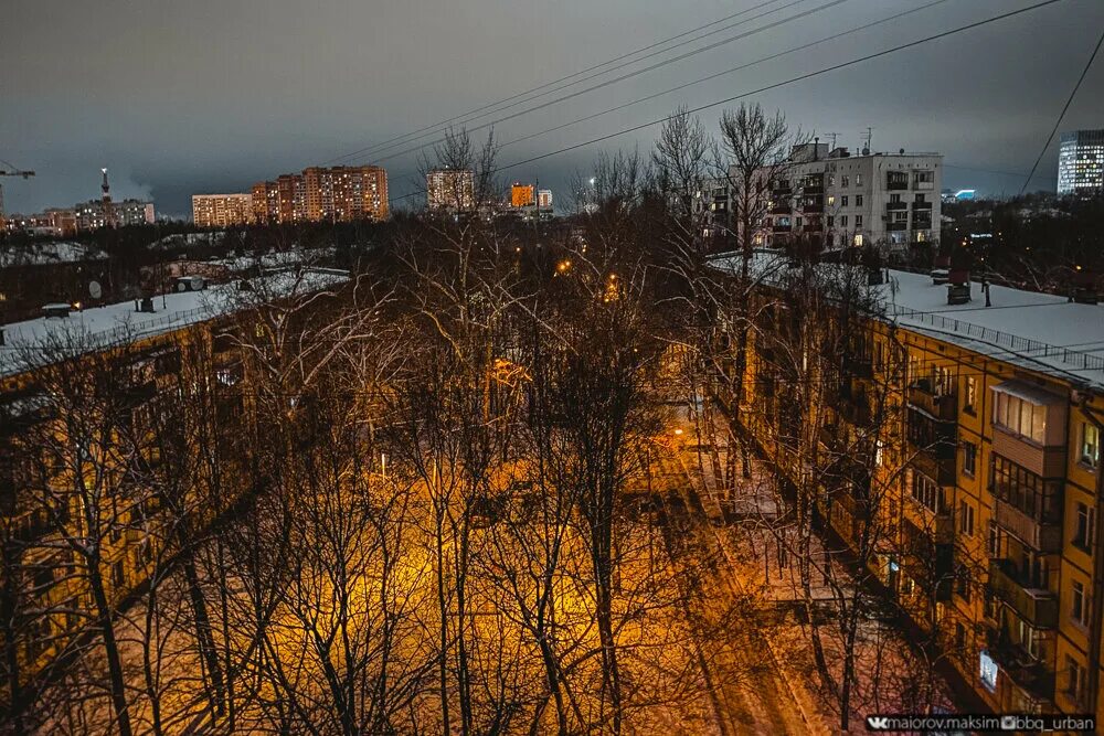 В москве отключили свет. Расселённый дом Москва. Вырубили свет в доме в Москве. Переславль девяти этажки. Бакал город девятиэтажный.