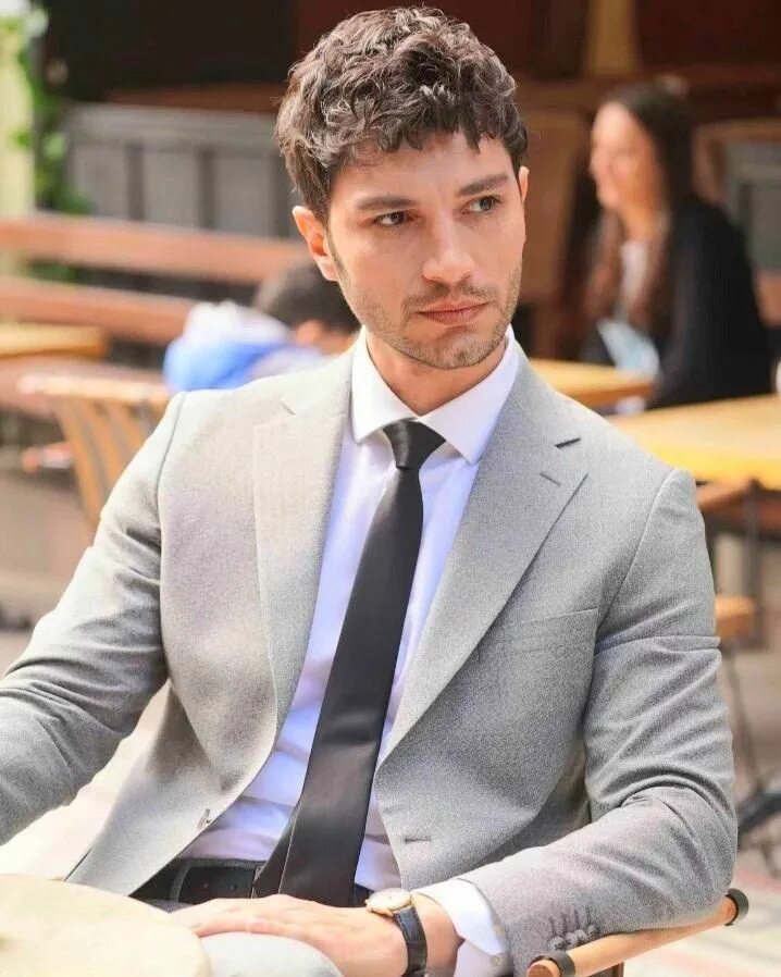 Ильхан шен турецкий актёр. Турецкий актер ильхан шен. Ильхан шен. Ильхан шен актер. Ильхан шен озан.