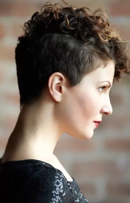 20 Cute and Easy Hairstyle Ideas for Short Curly Hair Short curly haircuts, Curl