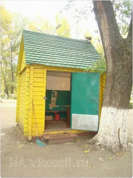 сторожка для сторожа. сторожка сторожа фото. сторож сторожка. сторожка для сторожа. заброшенная будка.