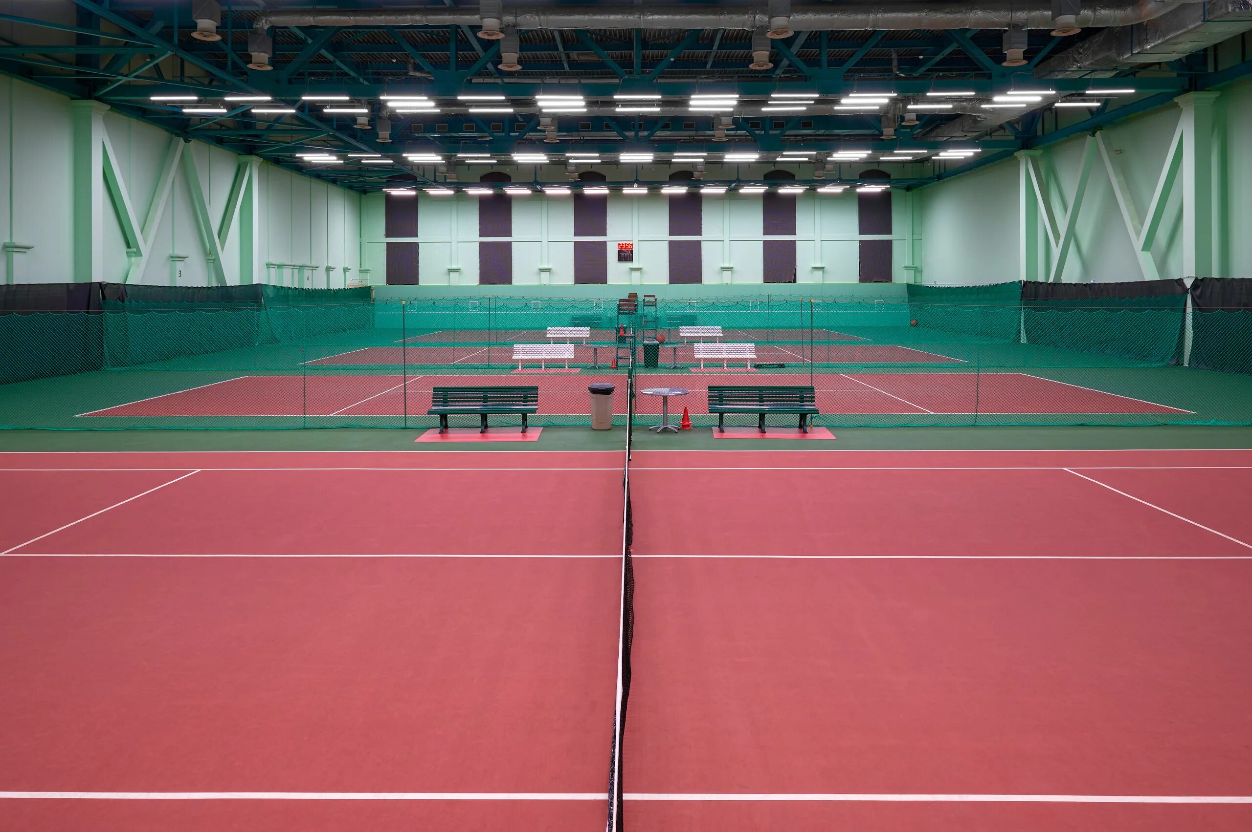 Лобачевского теннисные корты. Корт лосинка теннисный. Крытый теннисный корт москва. Теннисный корт юго-западная. Теннисный клуб балашиха.