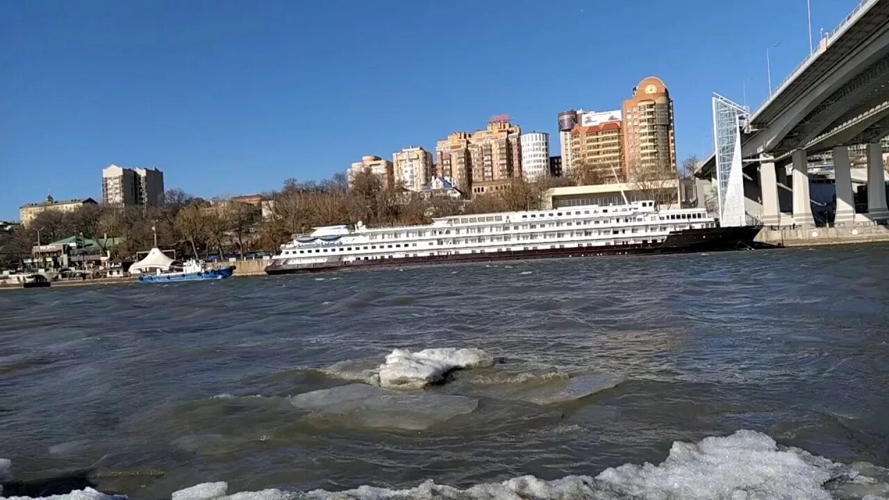 Выдуло Дон Ростов. Реку Дон выдуло ветром. Вода Дон. Выдуло воду с Дона. Видео ростова на дону сегодня