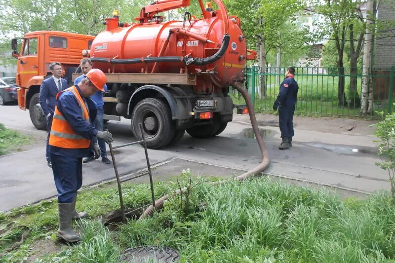 Прочистка сетей. Промывка канализационных сетей. Промывка канализационных выпусков. Фотографии по прочистке канализации. Прочистка канализации Газель.