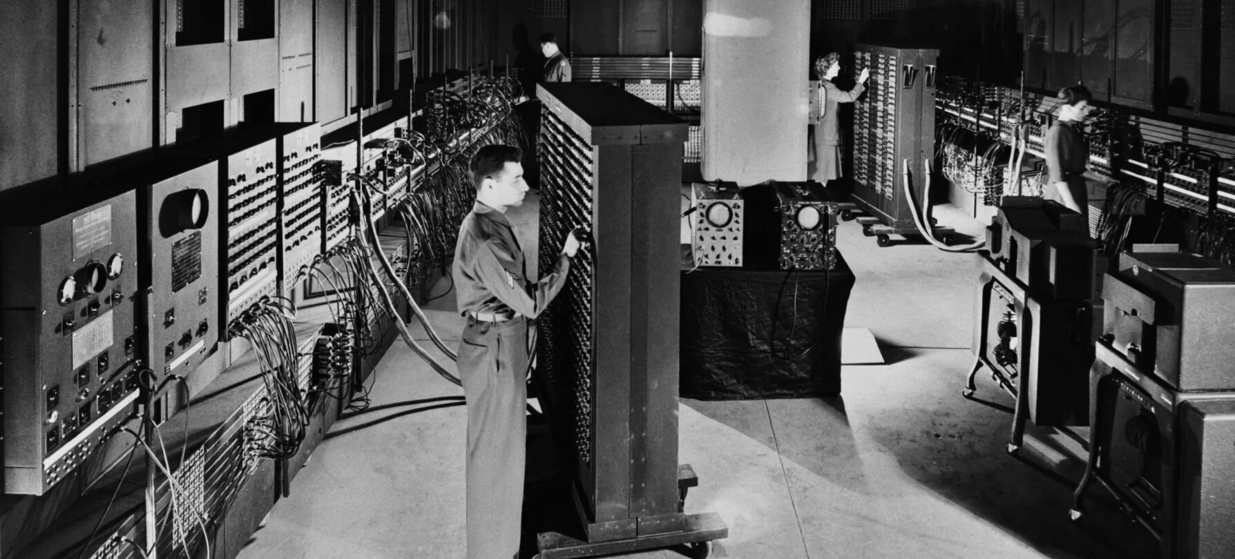Где и когда была построена первая эвм. ЭНИАК 1946. Первая ЭВМ Eniac. Eniac первый компьютер. Eniac (США, 1946.