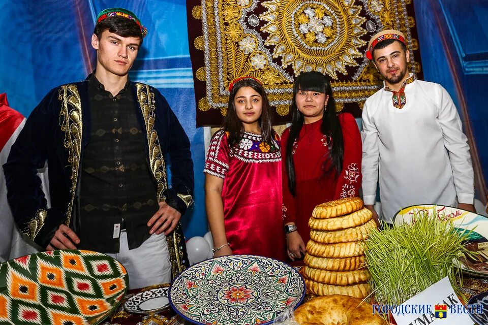 Навруз это чей праздник. Навруз Алиев Стерлитамак. Узбекская вечеринка. Салом Навруз. Навруз в Албании.
