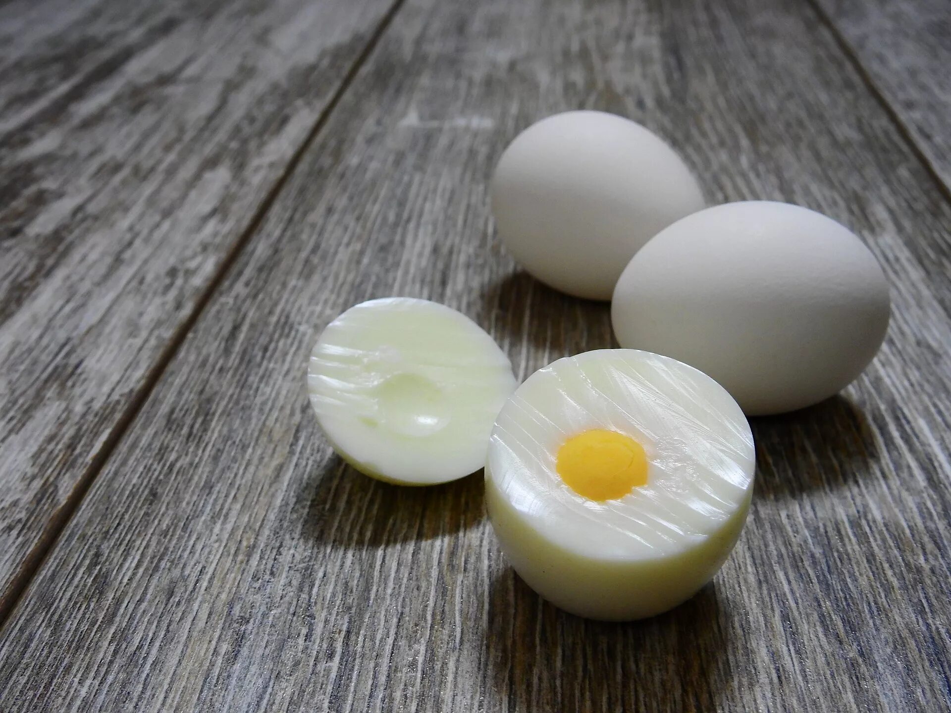 Яйцо трубочка. Белок яйца. Яичные белки. Яйцо куриное. Вареные яйца.