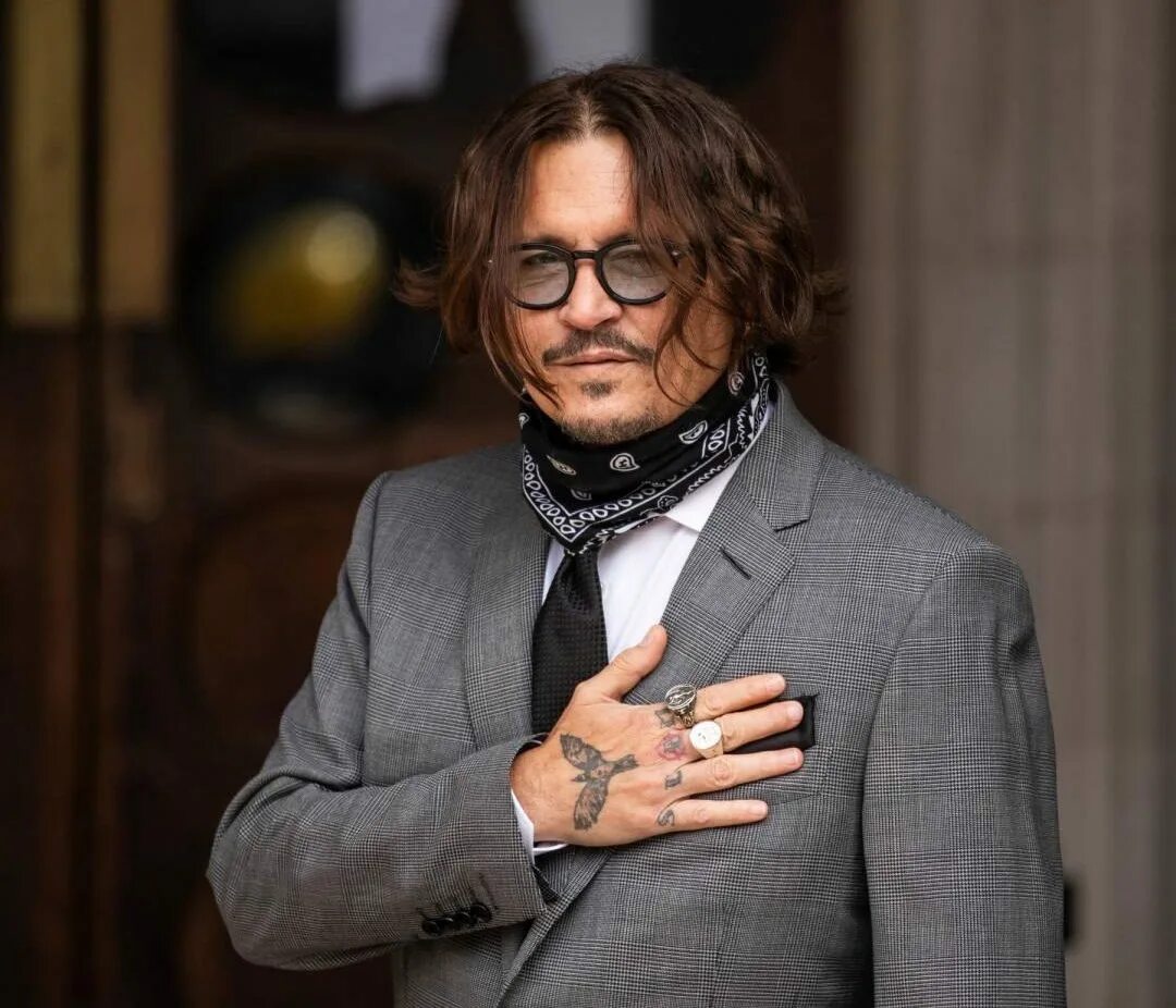 джоэль рич и джонни депп. джонни депп (johnny depp). гриндевальд и джек воробей. где джонни депп играет короля. джонни депп фильмы 2023 жанна дюбарри.