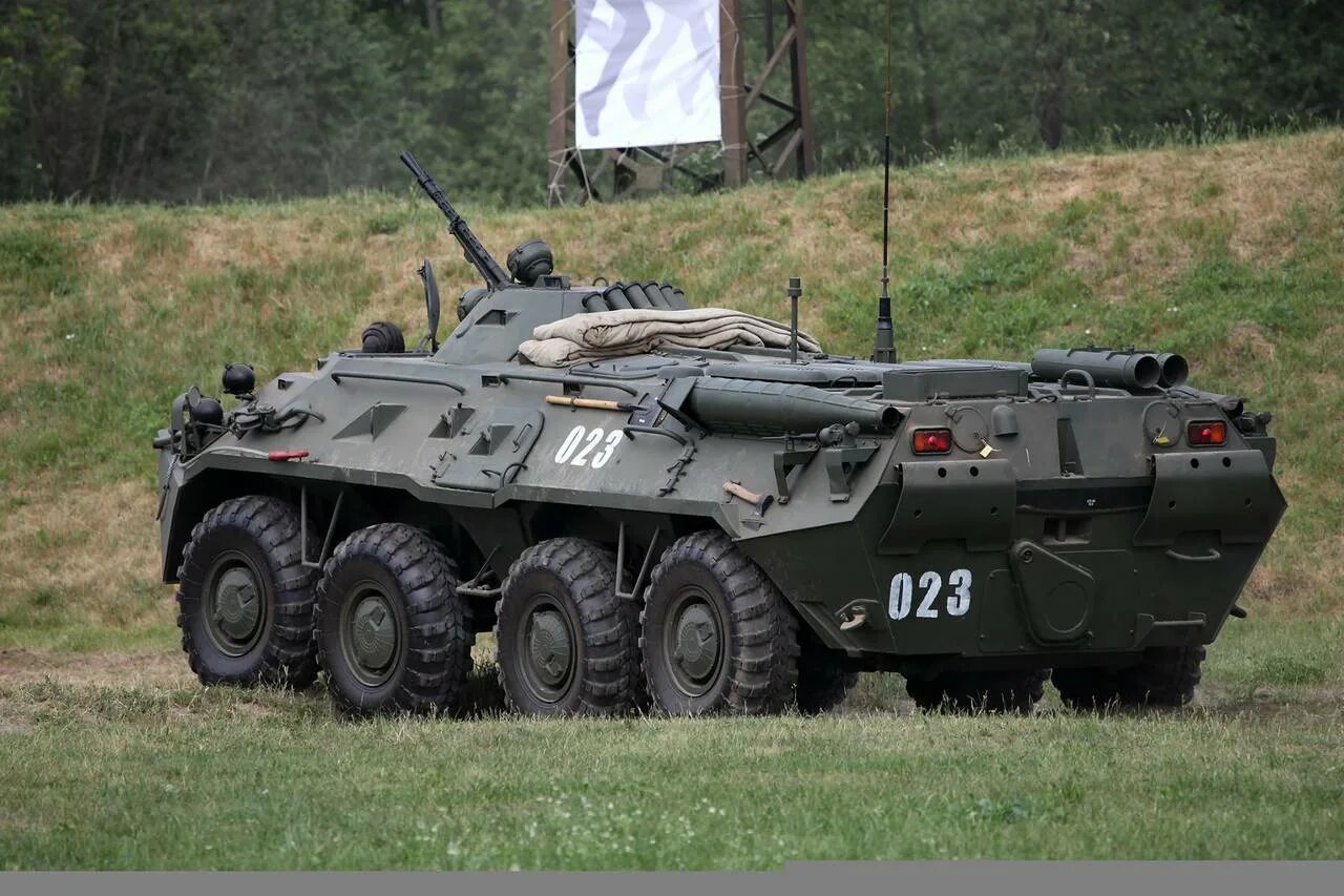Бтр стоит. Бтр-80а. бтр-80 бронетранспортёр. бтр-80 газ-5903. танк бтр 80.