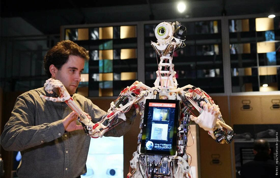 Примеры использования роботов. Выставка роботов. Музей робототехники. Выставка робототехники. Самый новый робот.