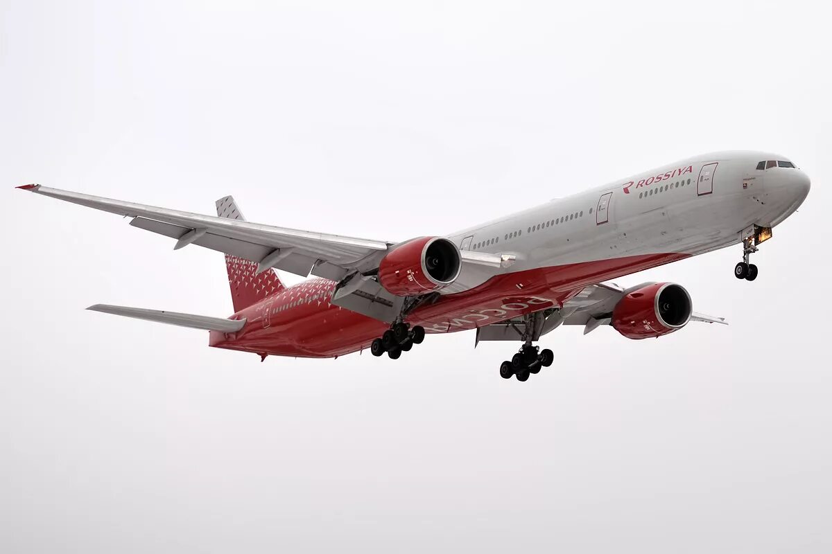 Boeing 777 200 red. Боинг 777 200 ред Вингс. Боинг 777 ред Вингс. Боинг 777 312. Авиакомпания Россия Боинг 777-300.
