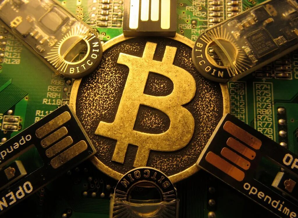 Reqrypt bitcoin что это. Биткойн. биткоин картинка. bitcoin фон. биткоин будущее.
