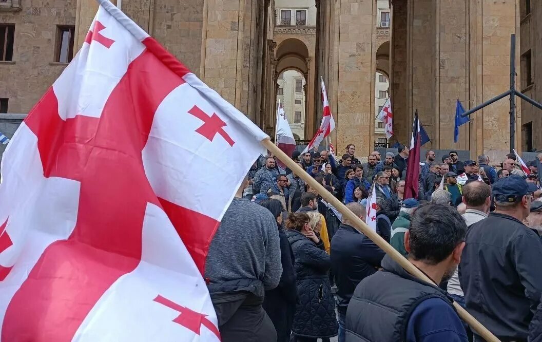 Новости грузии срочно. Протесты в Грузии 2023. Протесты в Грузии. Манифестации в Грузии. Протестное движение в России.