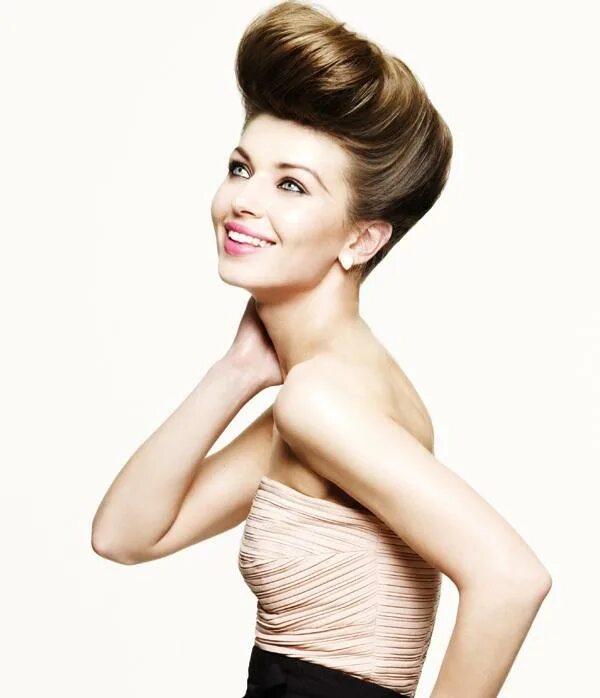 модные прически. 2010 год прически. авангардный стиль прически. модные прически 2010. короткие стрижки на пышные волосы.