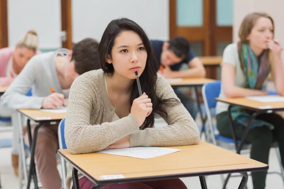 She study for her exams. Экзамены в американских школах. Студенты азиаты. Сон про экзамен. Девушка сдает экзамен.