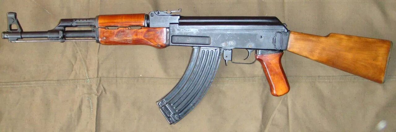 Поставь аку. АКМ 7.62. Деревянный автомат акс 47у. Автомат АКМ СХП. Макет АК 7.62.