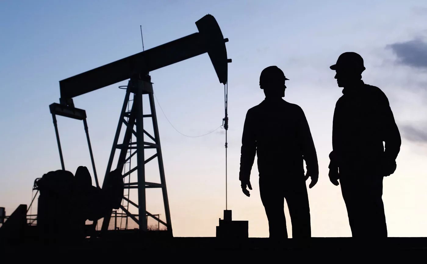 Рабочий нефть газ. Нефтяник профессия. Нефтяник картинка. Нефть изображение. Нефтегазовая отрасль.
