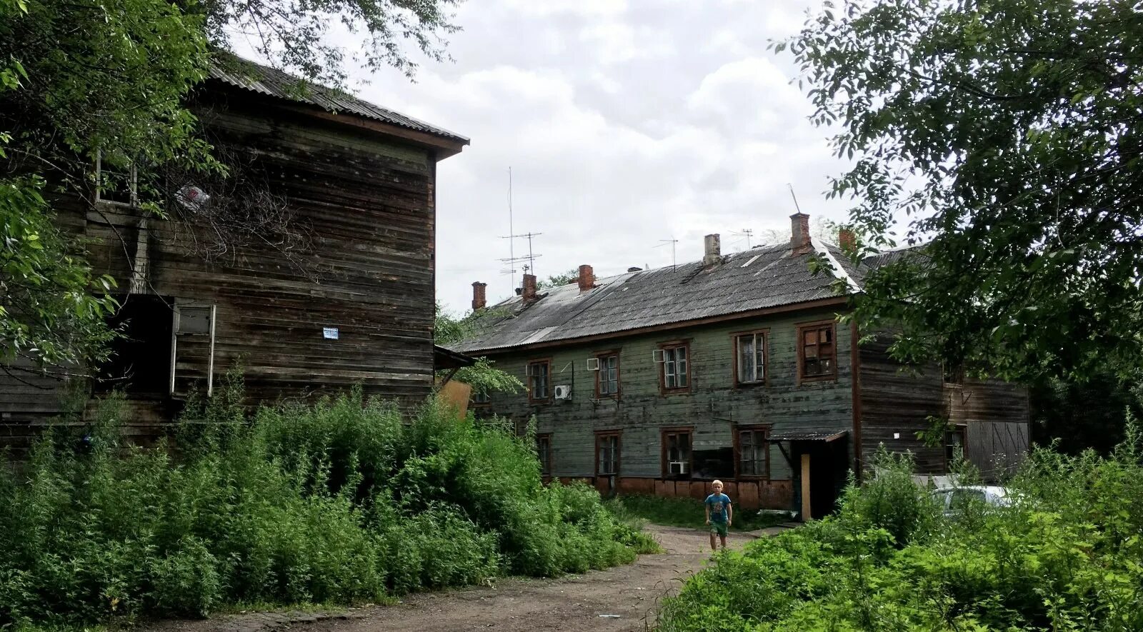 Сталинские бараки ссср. Сибирь бараки 1960. Старый барак. Деревянные бараки йошкар-ола. Ветхий барак.