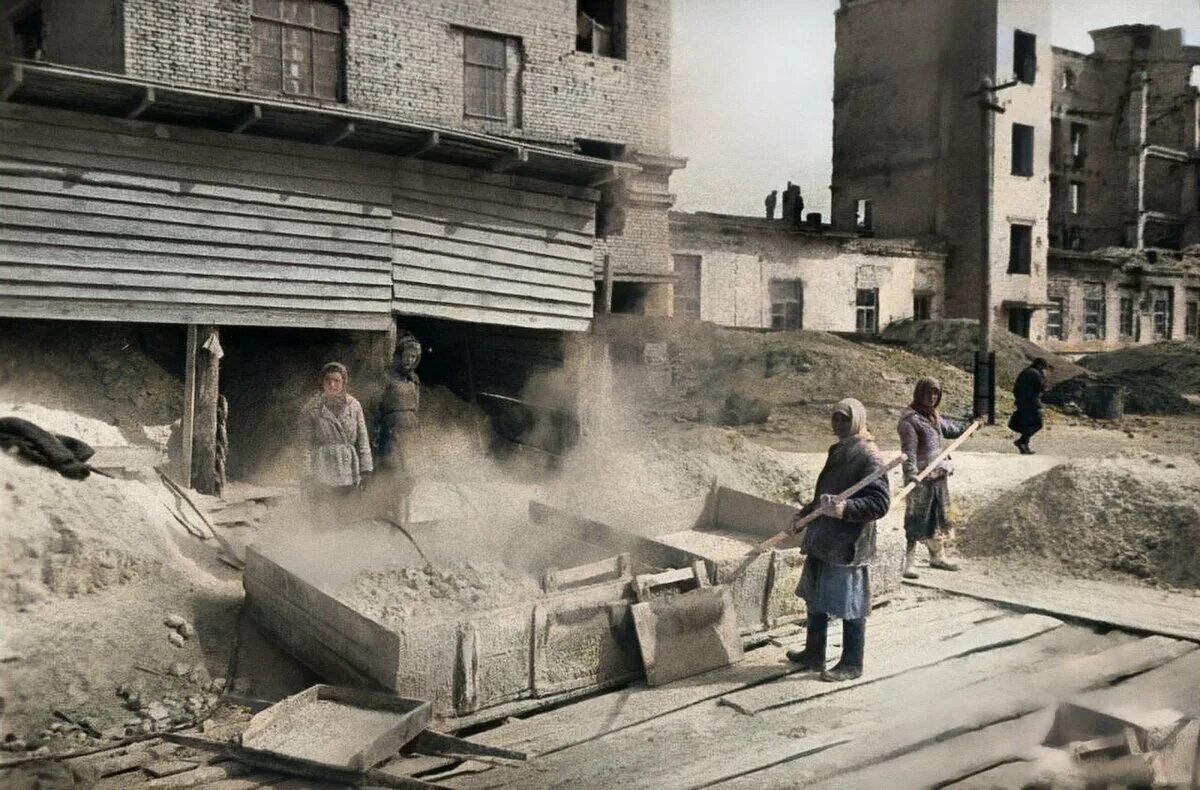 Сталинград 1947. Сталинград в 1947 году. Восстановление Сталинграда 1943-1945. Послевоенный Сталинград восстановление города. Школа послевоенное время