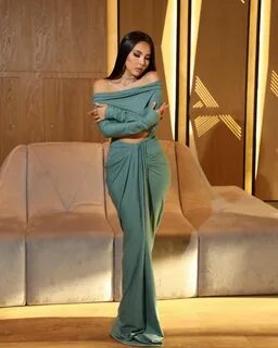 Смотреть онлайн: Сантехник үй шаруасындағы әйелді трахает