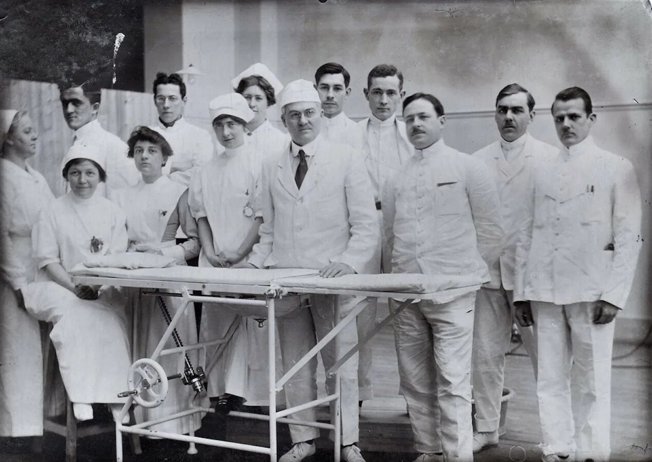 Первый года медициной. Полевой госпиталь 1914 врачи. Медики первой мировой войны. Военная медицина 20 века.
