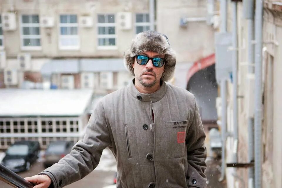 Современная фуфайка. Стильная телогрейка. Наташа дригант телогрейка. Ватник владимир овечкин. Ватник современный.