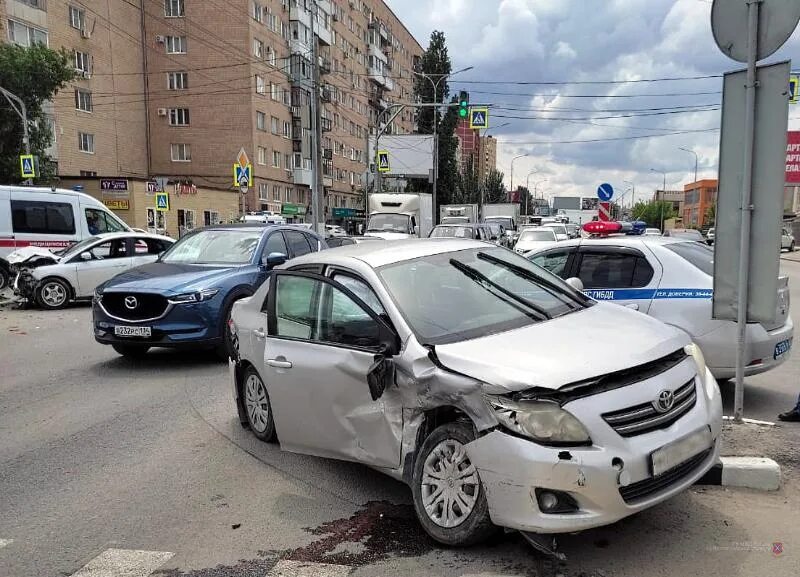 Авария в Волгограде Тойота в центре. ДТП 14 июля 2021 в Волгограде. ДТП В октябре 2021 в Волгоградской.