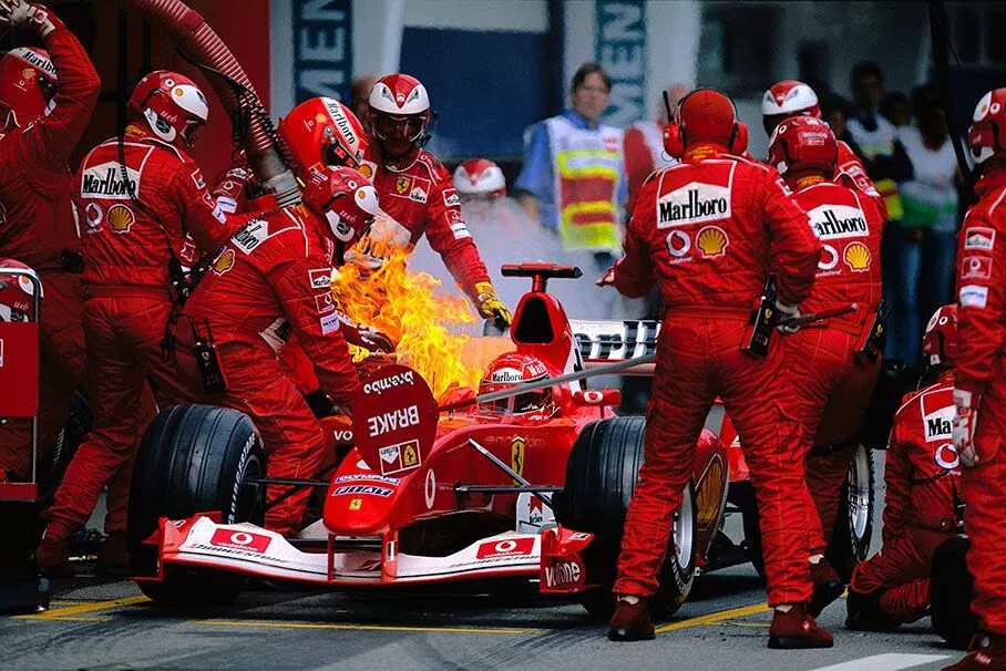 Гонки формула 1 команды. Михаэль Шумахер Ferrari f2004. Феррари f1 Шумахера. Феррари формула 1 Шумахер. Михаэль Шумахер Феррари.
