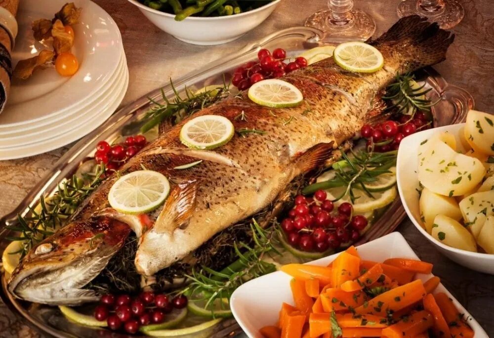 Северный обед. Рыбные блюда. Рыбный стол. Рыба на новогодний стол. Блюдо "рыба".