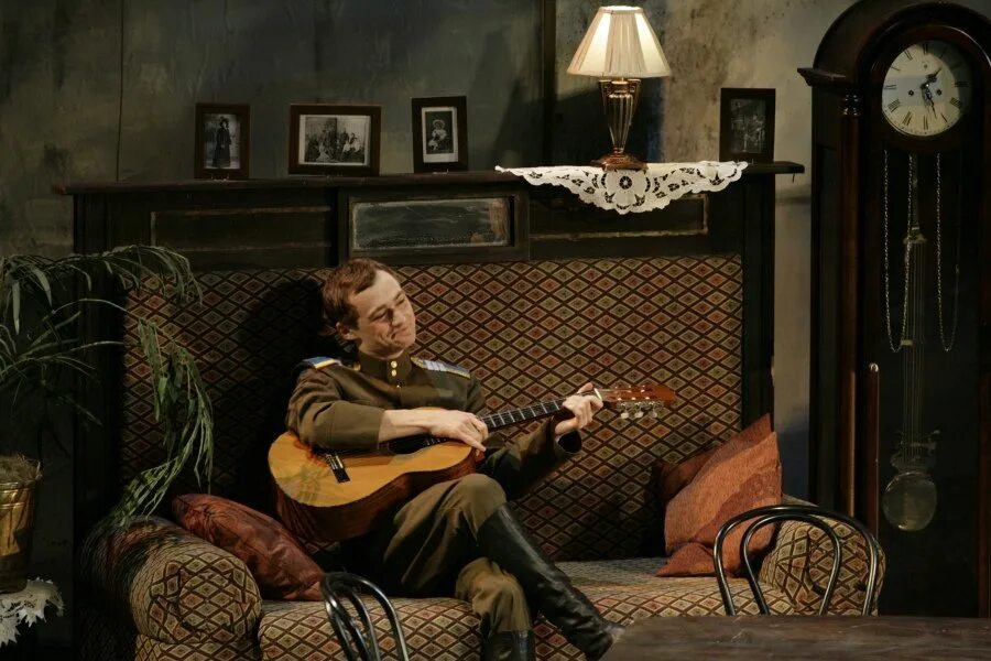 дом турбиных в романе белая гвардия. белая гвардия дом турбиных. киев андреевский спуск музей булгакова. дом булгакова в киеве. белая гвардия фильм дом турбиных.