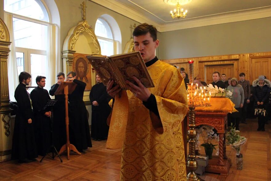 служба в храме. патриарх сергий старгородский. храм семинарии. церковь сергия радонежского при духовном училище в самаре. храм семинарии.