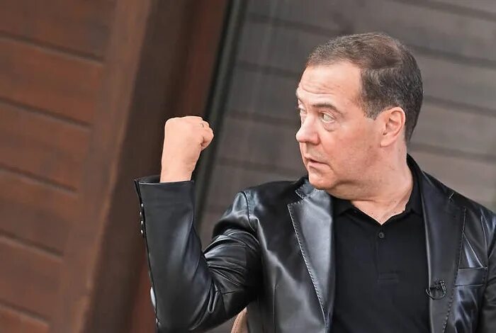 Купить Портрет заместителя главы Совета безопасности РФ (Медведев Д.А.) в Санкт-