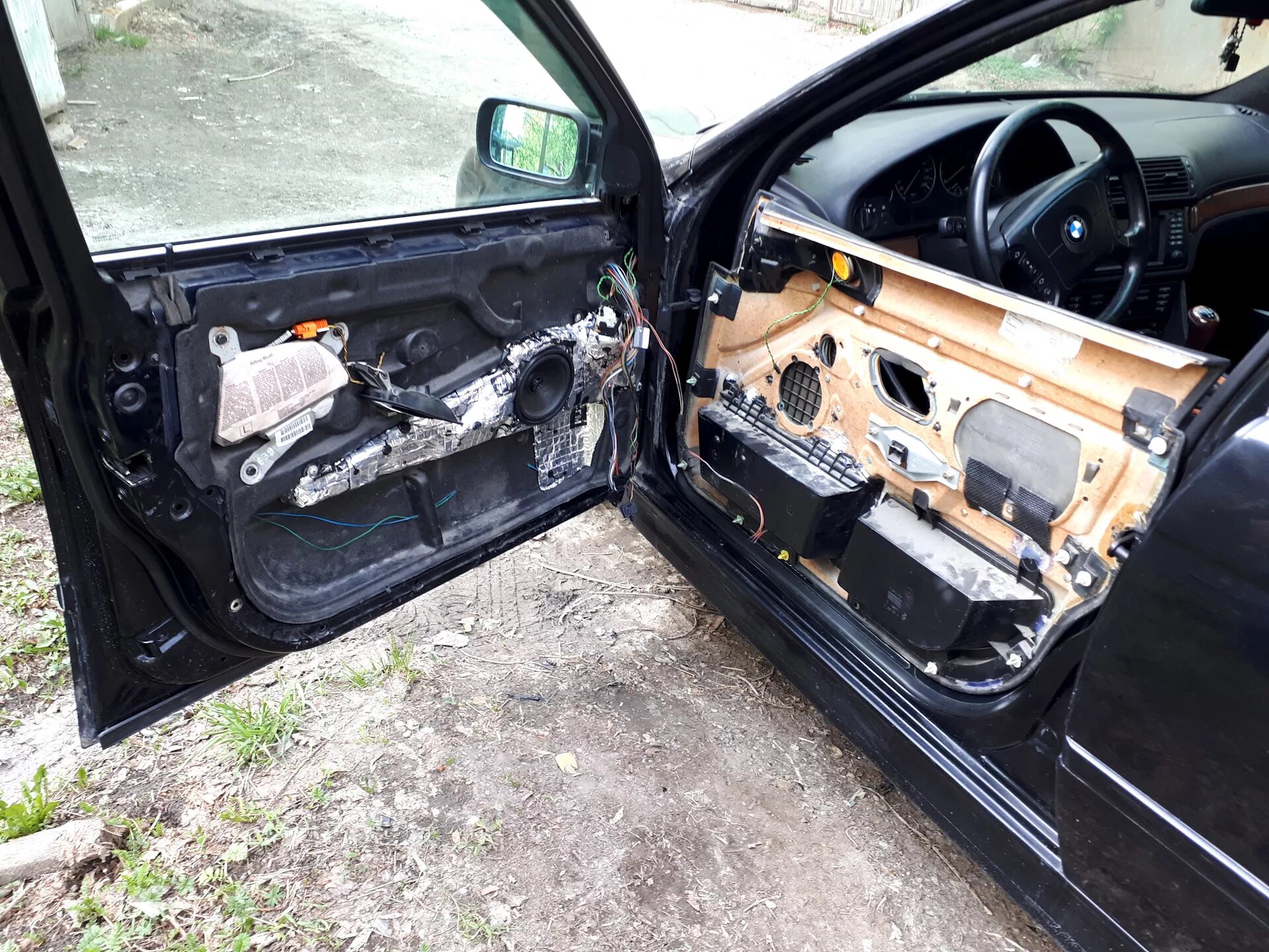 БМВ е39 передние динамики. Дверь BMW e39. Динамик BMW e39. Штатные динамики БМВ е39. Купить дверь bmw