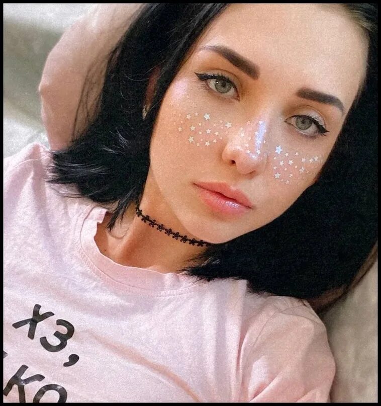 Monty fray. Malina boom. Малина бум стрим. Malina boom. Бумстрим фото.